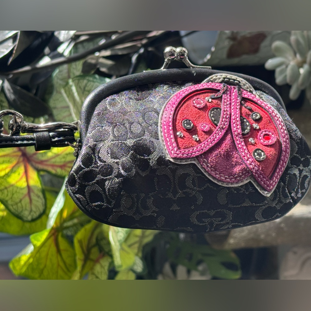 Coach Ladybug Embroidered Signature & Suede Lurex Kisslock Coin Pouch 💎 🐞